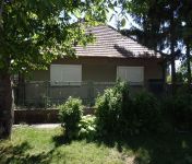 Na predaj ponúkame RD, pôvodny stav, ZP 105m2, pozemok 919m2, tichá lokalita obce Lehnice.