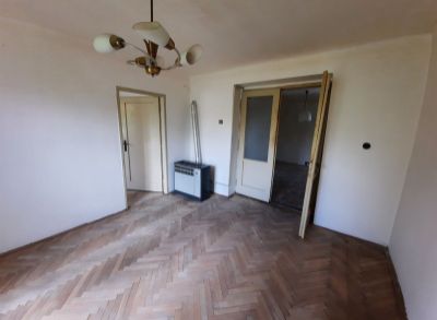 Ponúkame na predaj 2 - izbový tehlový byt v Komárne