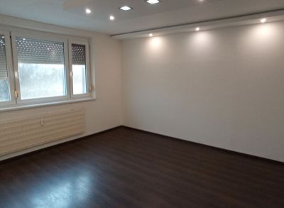Ponúkame na predaj 3 - izbový byt s balkónom v Komárne