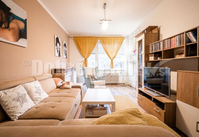 PREDANÉ: 3 izbový tehlový byt s balkónom na Vargovom poli, 76 m2, Rožňava