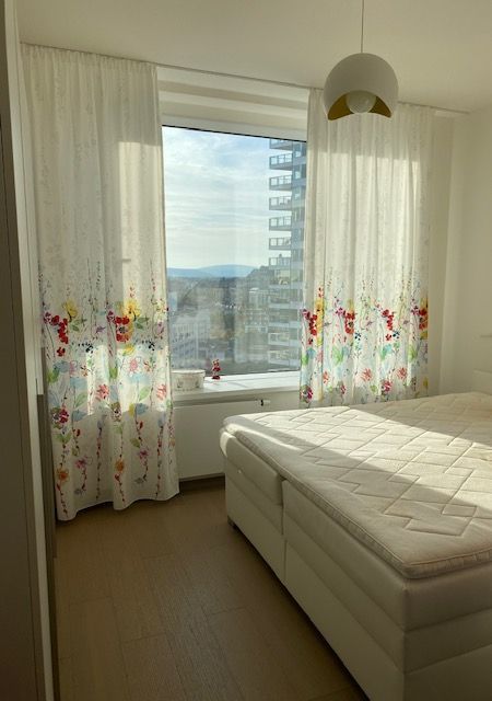 Predaj krásny 3-izbový byt v PANORAMA CITY s výhľadom na hrad, garážové státie