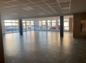 Obchodný priestor 200m2 pri hlavnej ceste na prízemí na prenájom