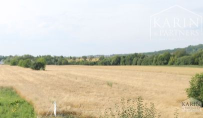 Predaj - Pozemok / orná pôda 3459m2 a 5950 v zastavanom území obce - Záhorská Bystrica. BA IV. TOP PONUKA! EXKLUZÍVNE!