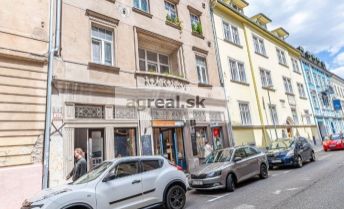 4-room partly furnished old town apartment, high ceilings, Grösslingova street