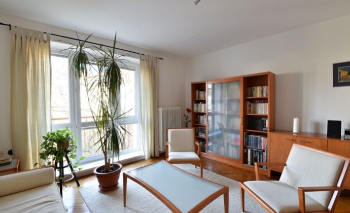 Priestranný 3 izbový byt v tehlovom dome (82 m2 + balkón), širšie centrum, Záhradnícka ulica