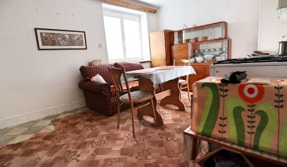 Slnečný 2 izbový byt vo vyhľadávanej lokalite na Kadnárovej ulici - Krasňany