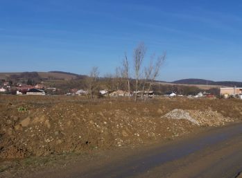 Allrisk Slovakia Reality Vám EXKLUZÍVNE ponúka na predaj rovinatý slnečný pozemok v obci Skalka nad Váhom časť  Újazd.