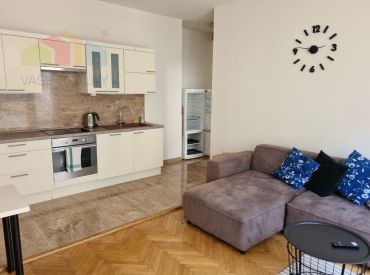Prenajmem veľký 3 izbový moderný byt v historickom centre Bratislavy