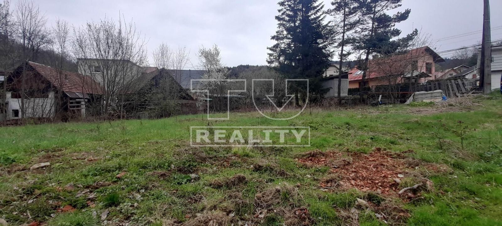 ROVINATÝ STAVEBNÝ POZEMOK, VÝMERA 963m², DIVINA