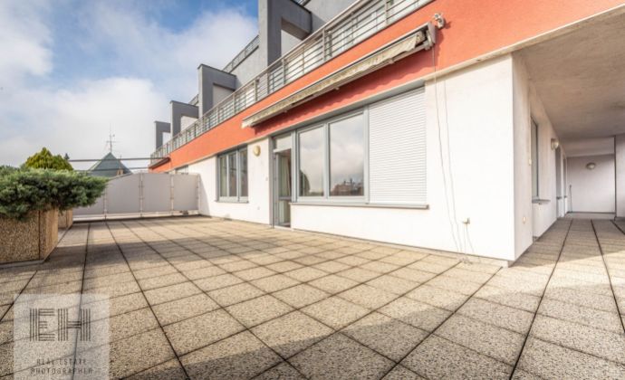 Nadštandardný nezariadený 3-izbový byt s terasou (118 m2 + 53 m2) + parking v novostavbe na Dunajskej ul. od 01.12.2022