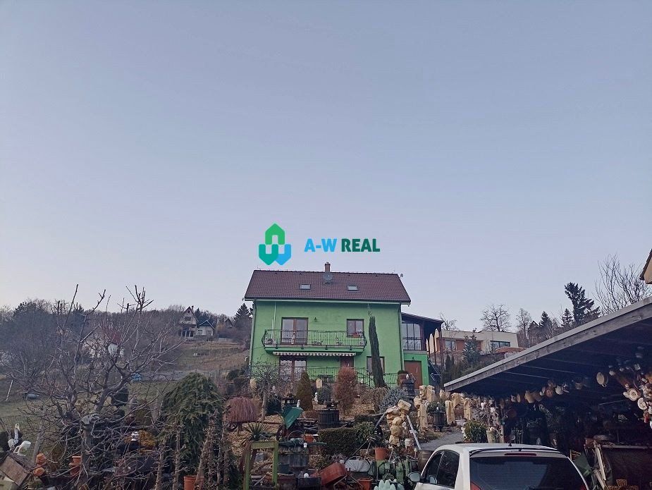 Realitná kancelária A-W Real so súhlasom majiteľa Vám ponúka na predaj rodinný dom v jednom z najkrajších miest v Rači, vhodný aj na podnikateľské úče