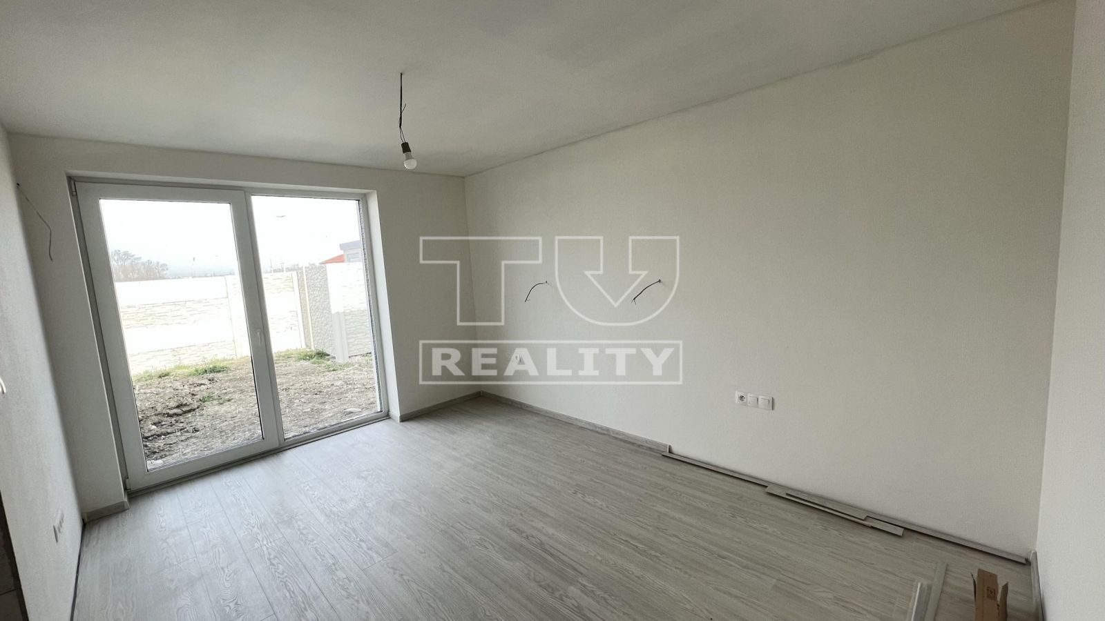 *DOKONČENÝ NA KLÚČ* Kvalitný Rodinný dom, 4izbový  105m2, Topoľnica