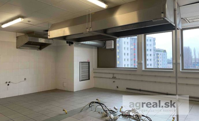 Priestor pre kuchyňu so zázemím Vienna Gate 132,58 m2 - 2.posch
