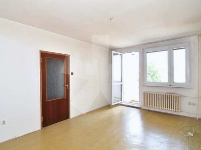 PREDANÉ - TRANOVSKÉHO, 2-i byt, 58 m2 - pôvodný stav, novo ZATEPLENÁ 4-PODLAŽNÁ BYTOVKA, loggia, v obklopení prírody, PRIAMO POD LESOM