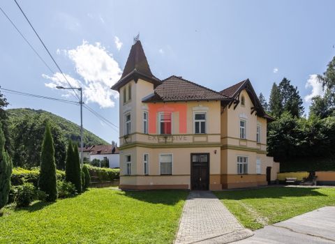 PREDANÁ rodinná historická vila s pozemkom v centre Trenčianskych Teplíc