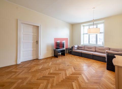 REZERVOVANÝ - Na predaj jedinečný staromestský 3,5 izbový byt 107 m2 pri EUROVEI