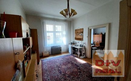 3 izbový byt, Dunajská ulica, prízemie, udržiavaný stav, vysoké stropy, drevené parkety,  Staré Mesto, BA I., na predaj