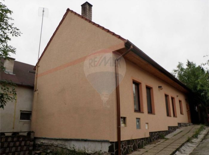 PREDANÉ - ALSTROVA, 4-i dom, 166 m2 – DOM za cenu bytu s KRYTÝM BAZÉNOM