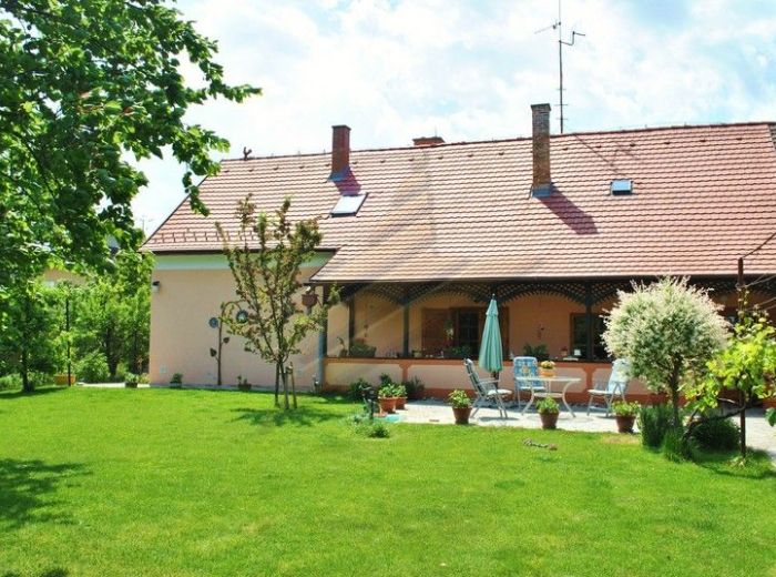 PREDANÉ - SENEC, 5-i dom, 225 m2, pozemok 1 620 m2 - vzácny HISTORICKÝ DOM z 18. STOROČIA