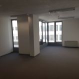 Na prenájom priestranná kancelária v novostavbe, 86,5m2, na Konventnej ulici v Starom Meste