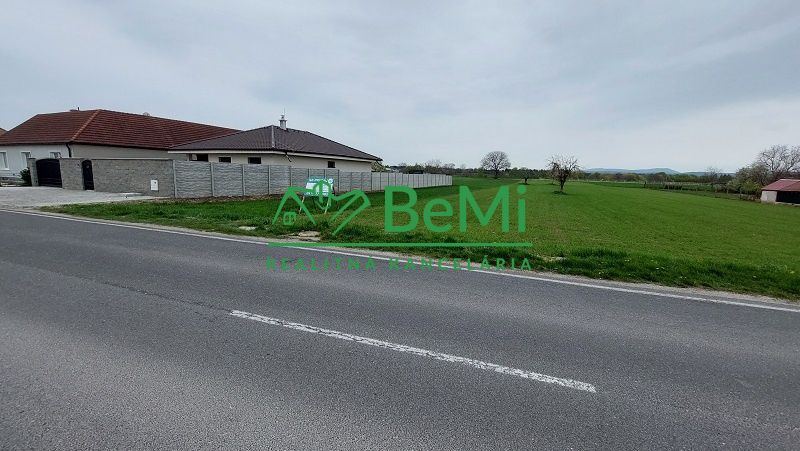 Exkluzívne - predaj - 5725m2 developerský stavebný pozemok v obci Rakovice