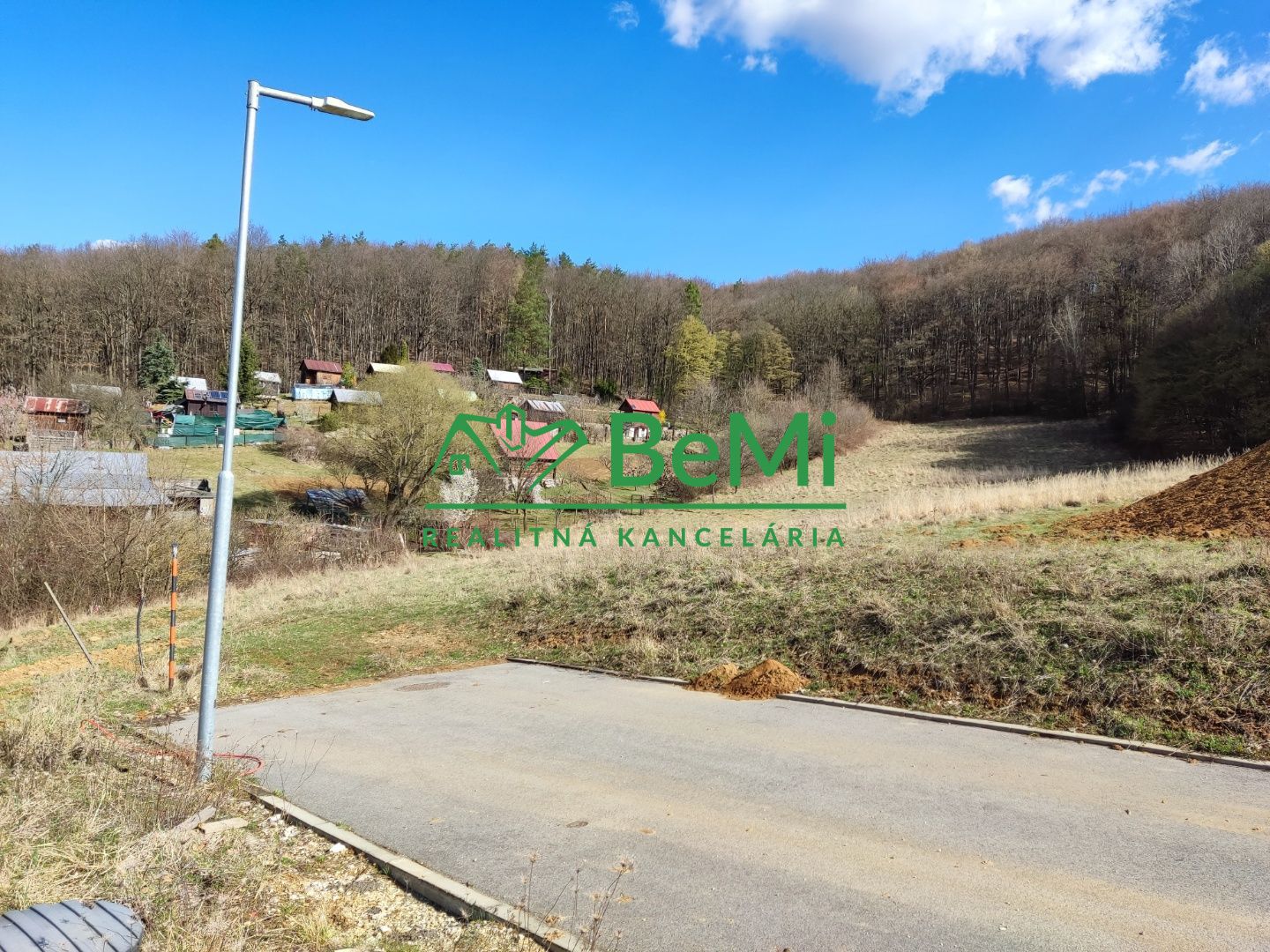 Pozemok pre RD-Predaj-Trenčín-180000.00 €