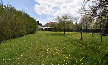 Viacgeneračný rodinný dom Trenčianske Stankovce s rozsiahlym pozemkom o výmere 1231 m2