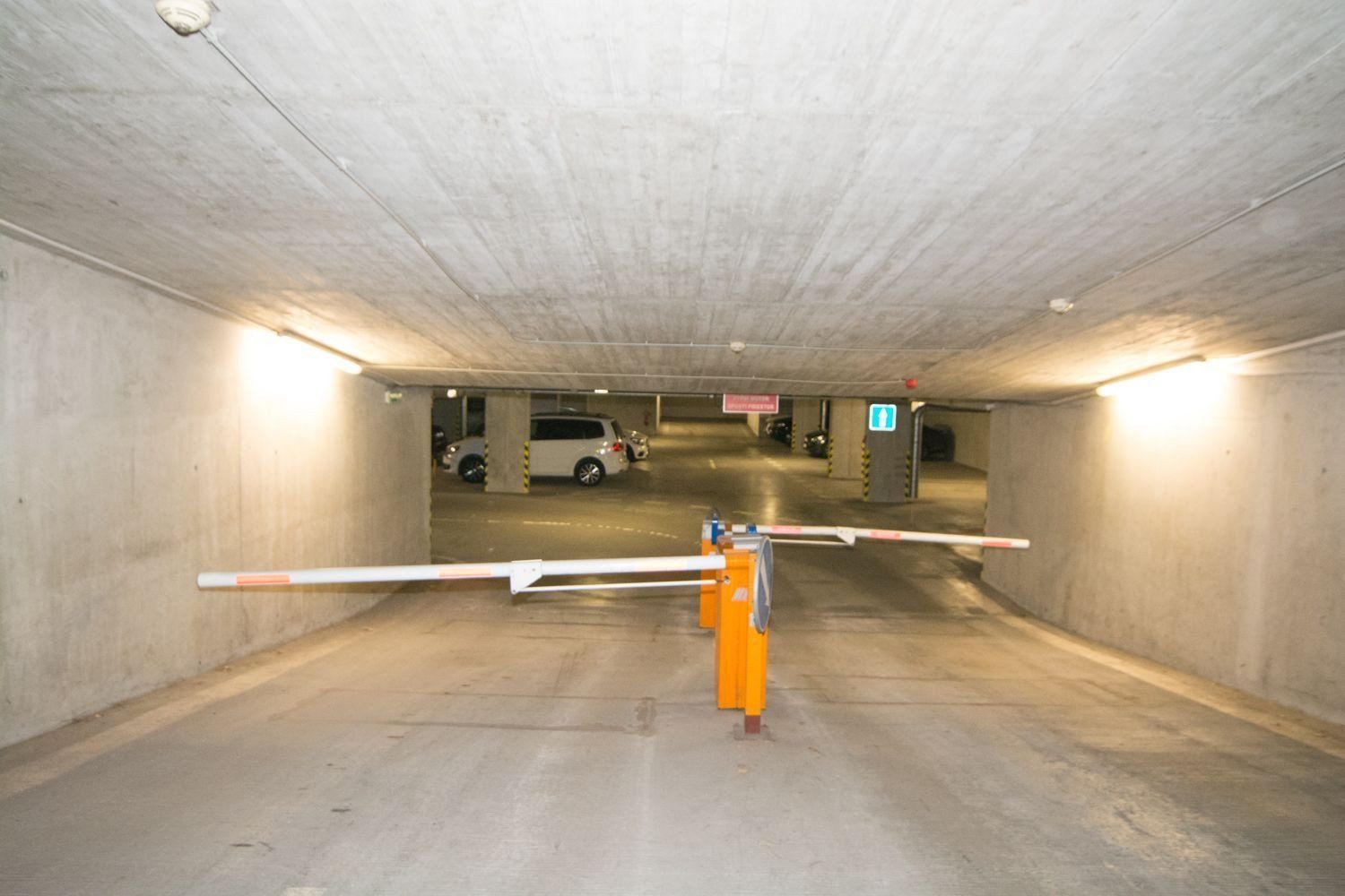 Garážové státie v parkovacom dome v Ružinove na Mraziarenskej ulici