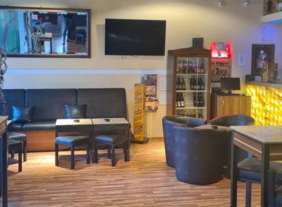 Ponúkame Vám na predaj iný komerčný objekt Bratislava-Vrakuňa, Rajecká. ( vhodný na kaviareň, pivareň, bar ,obchod...........)