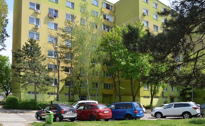 4-izb. byt, 5/8 posch., 79 m2, pekná lokalita plná zelene, ul. Fedákova, Bratislava - Dúbravka