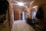 Realitná kancelária ponúka na predaj pekný veľký 4 izbový byt s balkónom v Leviciach, Rybníky