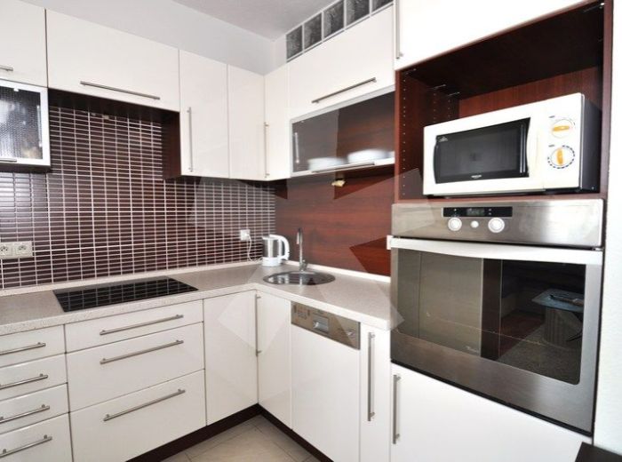 PRENAJATÉ - TOMÁŠIKOVA, 2-i byt, 60 m2 - novostavba na prenájom, MODERNE ZARIADENÝ byt s loggiou, GARÁŽOVÉ MIESTO v cene