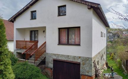 V malebnej obci spod Tribečských hôr Vám exkluzívne ponúkame na predaj rodinný dom.