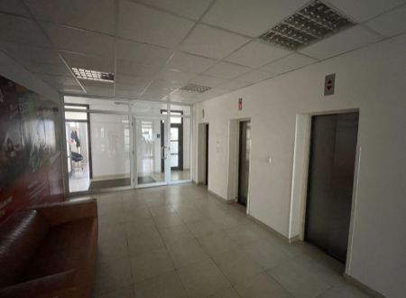 Kancelárie - samostatné poschodie 424m2, Miletičova ul. pri OC Centrál