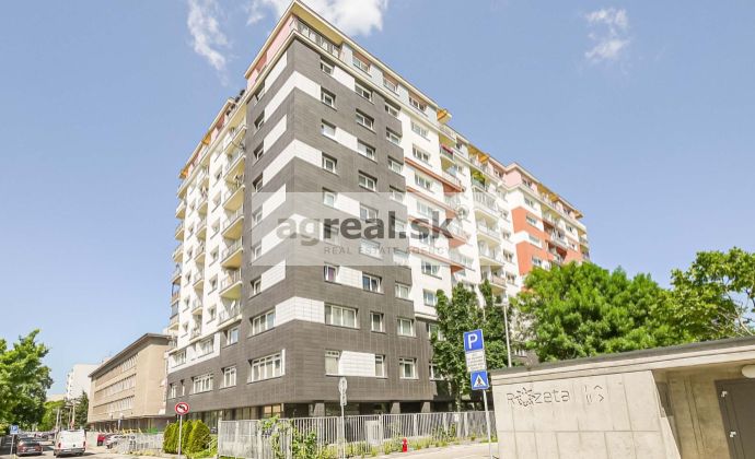 REZERVOVANÉ: 3-izbový byt v novostavbe (2009) v blízkosti Štrkovca a trhoviska Miletičova, možnosť garážového státia