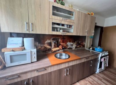 Veľký 2-izbový byt na st. sídlisku na PREDAJ