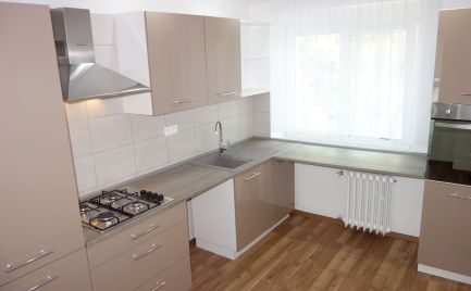 Nová rekonštrukcia: Tehlový 2 izbový byt s lodžiou 69 m2, Sihoť I v Trenčíne
