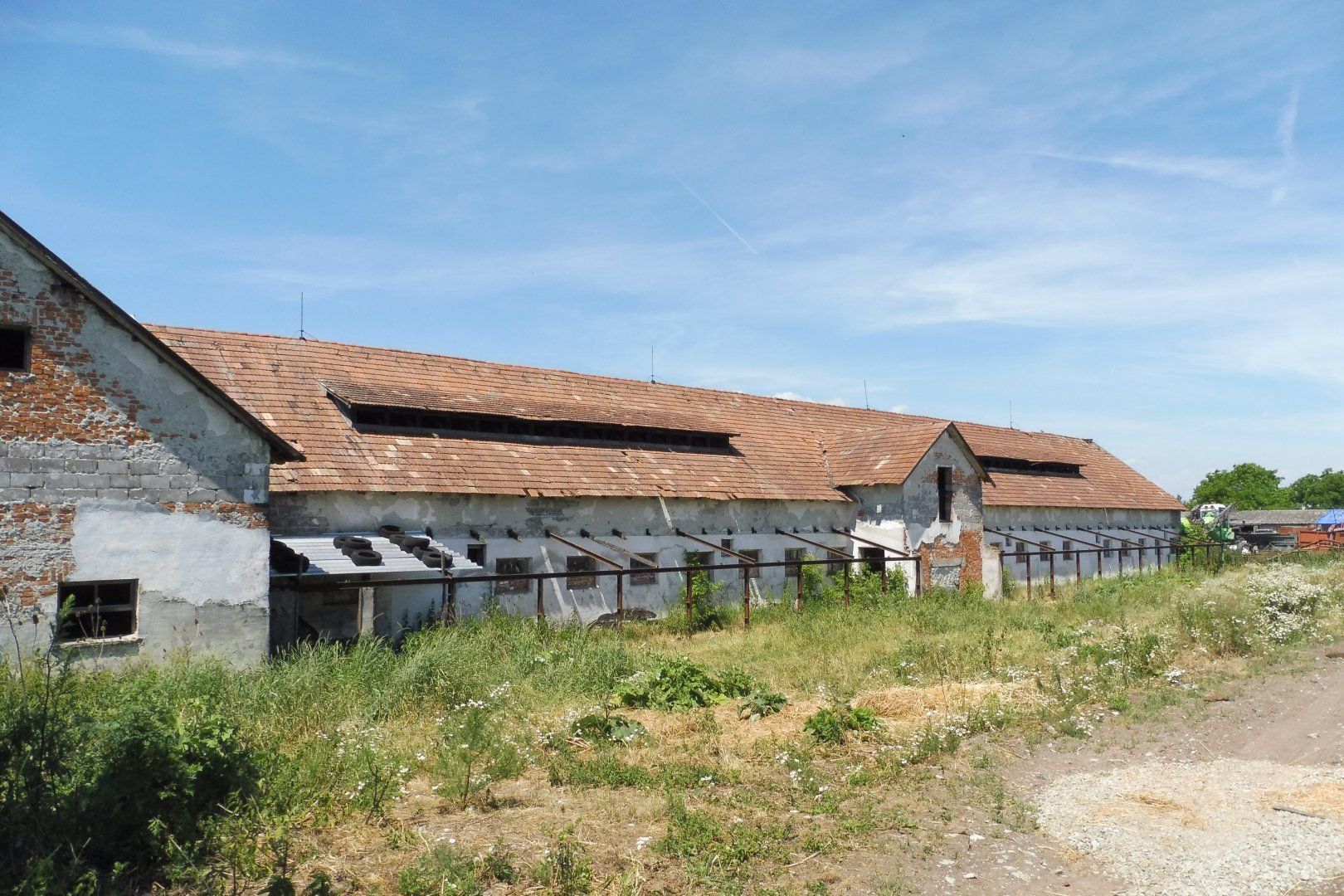 Budova, poľn. objekty a pozemky v areáli, Rozhanovce, Košice - okolie