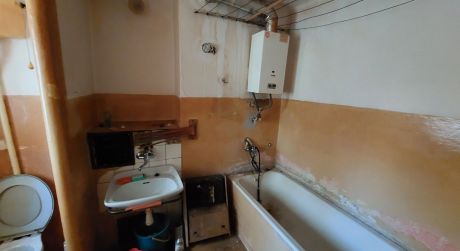 PREDAJ - 2 izbový tehlový byt v pôvodnom stave v Komárne