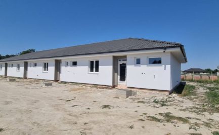 Novostavba -  rodinný dom v radovej zástavbe v obci Michal na Ostrove