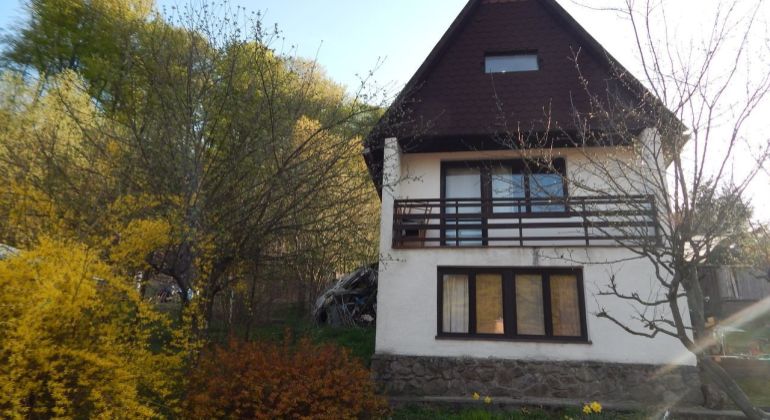 MASTER REAL- Na predaj trojpodlažná murovaná chata s pozemkom 556 m2, Janova Lehota, okres Žiar nad Hronom