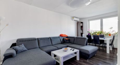 4- izbový byt v meste  Pezinok na ulici Hroznová, na sídlisku Muškát