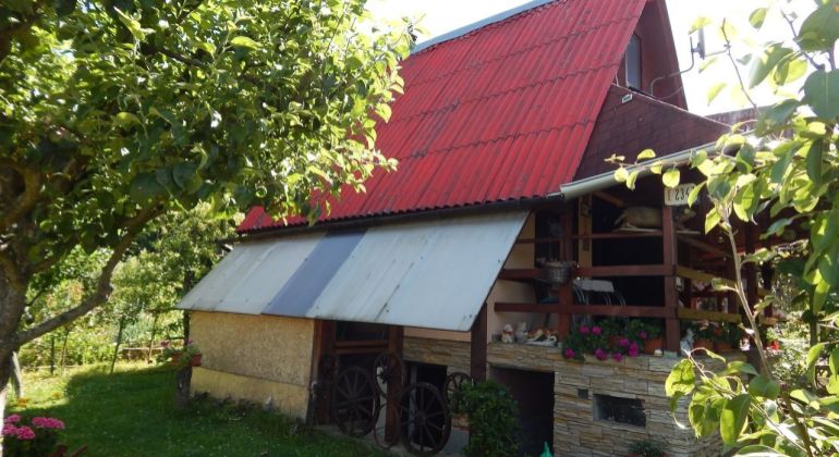 SPEKTRUM REALITY- Na Predaj murovaná chatka s pozemkom 298 m2, Sad 600-ročnice, okres Prievidza