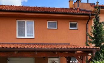 REZERVOVANÉ - Krásny rodinný dom s vírivkou, garážou a slnečným pozemkom v obci Borčice