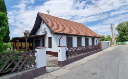 Reštaurácia a penzión na predaj v obci Trstená na Ostrove