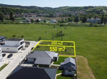 Stavebný pozemok 1105 m2 vedľa kúpeľov Piešťany - Banka