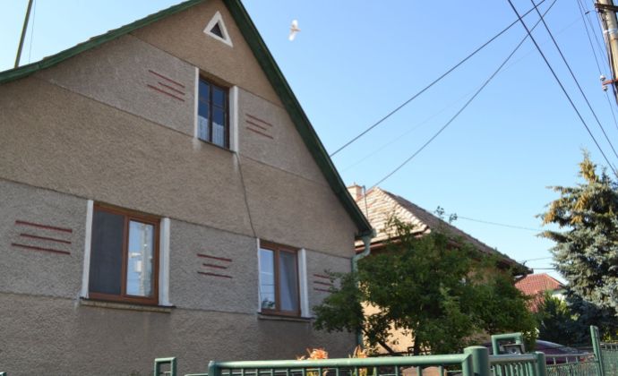 PREDAJ - Rodinný dom s veľkým slnečným pozemkom v obci Opatovce nad Nitrou