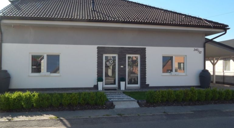 EXKLUZÍVNE-MASTER REAL- Na Predaj Novostavba -3-izbový rodinný dom 380 m2, Nováky, okres Prievidza