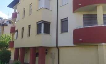 Na predaj moderný, podkrovný 3 izbový byt na Andovskej v Nových Zámkoch.