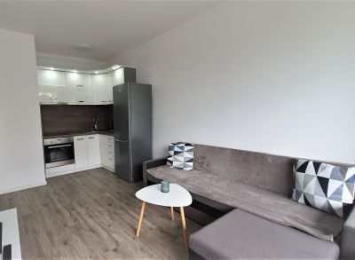 PRENAJATÉ  -  Zariadený  1,5 izbový byt s balkónom a  parkovacím miestom  v novostavbe na sídlisku  SNP